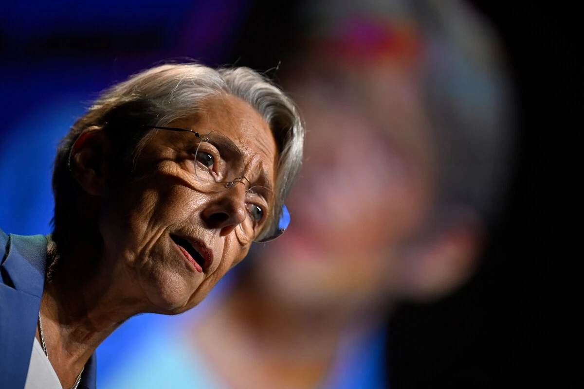 La Première ministre française Elisabeth Borne prononce un discours lors du Congrès des Régions de France 2023 à Saint-Malo, dans l'ouest de la France, le 28 septembre 2023. (Photo Damien Meyer AFP)
