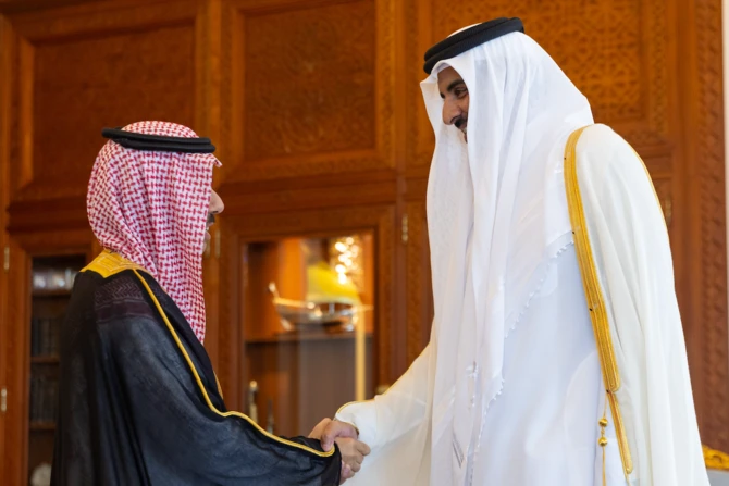 Le ministre saoudien des Affaires étrangères reçu par l'émir et le Premier ministre du Qatar