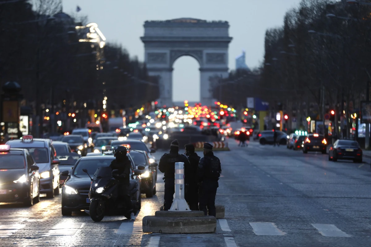 Refus d'obtempérer: l'automobiliste qui a tué un piéton à Paris interpellé