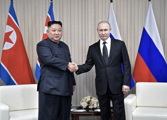 Kim en Russie pour une éventuelle livraison d'armes à Poutine