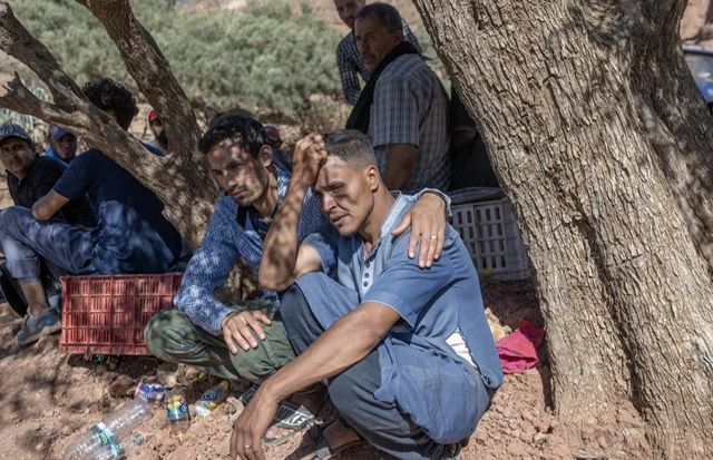 Séisme au Maroc: la Croix-Rouge lance un appel aux dons, les recherches continuent