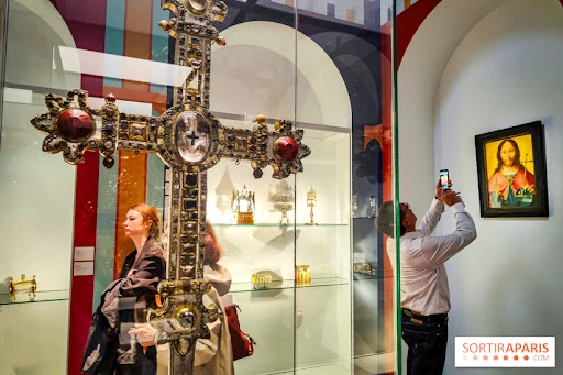 Exposition: Voyage dans le cristal