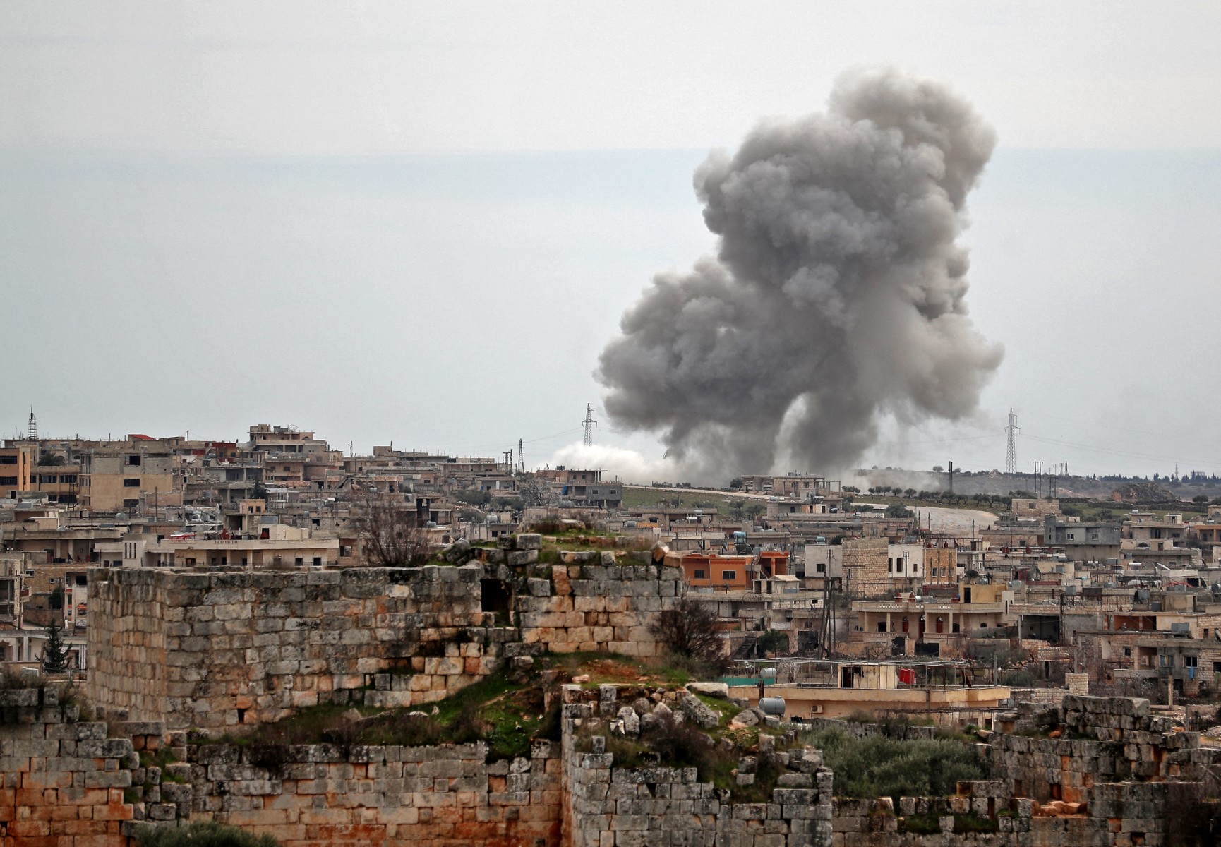 Syrie: six civils tués dans des raids russes dans le nord-ouest
