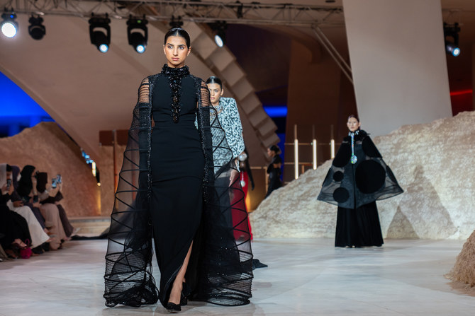 La créatrice saoudienne Tima Abid explore les thèmes de l'obscurité et de la lumière à la Fashion Week de Riyad