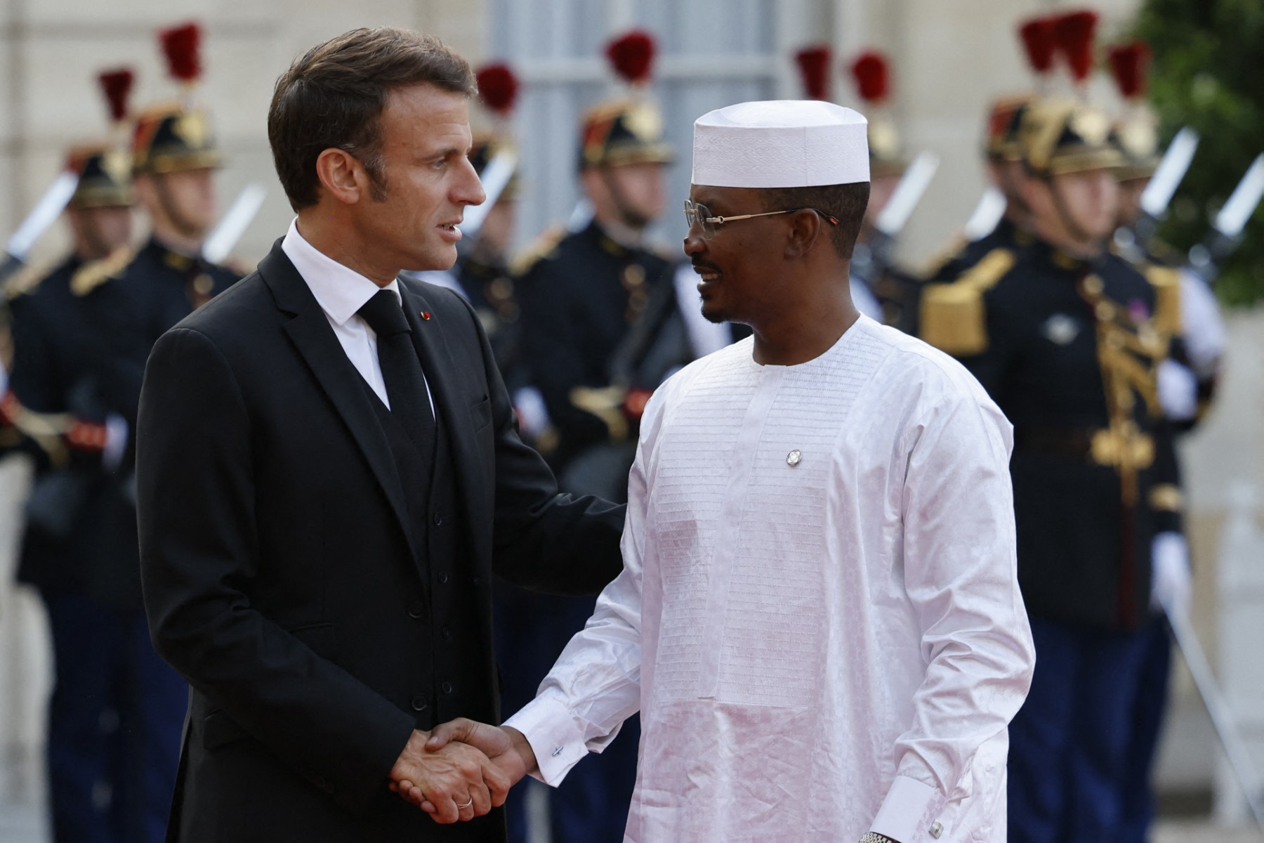 Macron et Déby discutent du retrait français du Niger