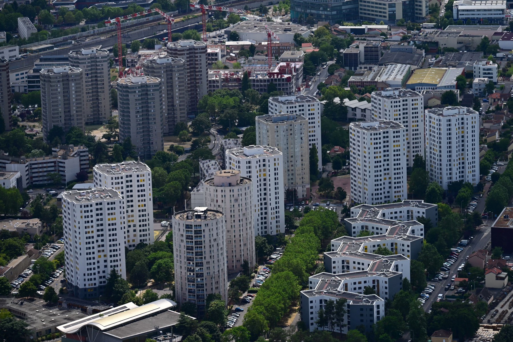 Immobilier: les prix fléchissent, le nombre de ventes chute