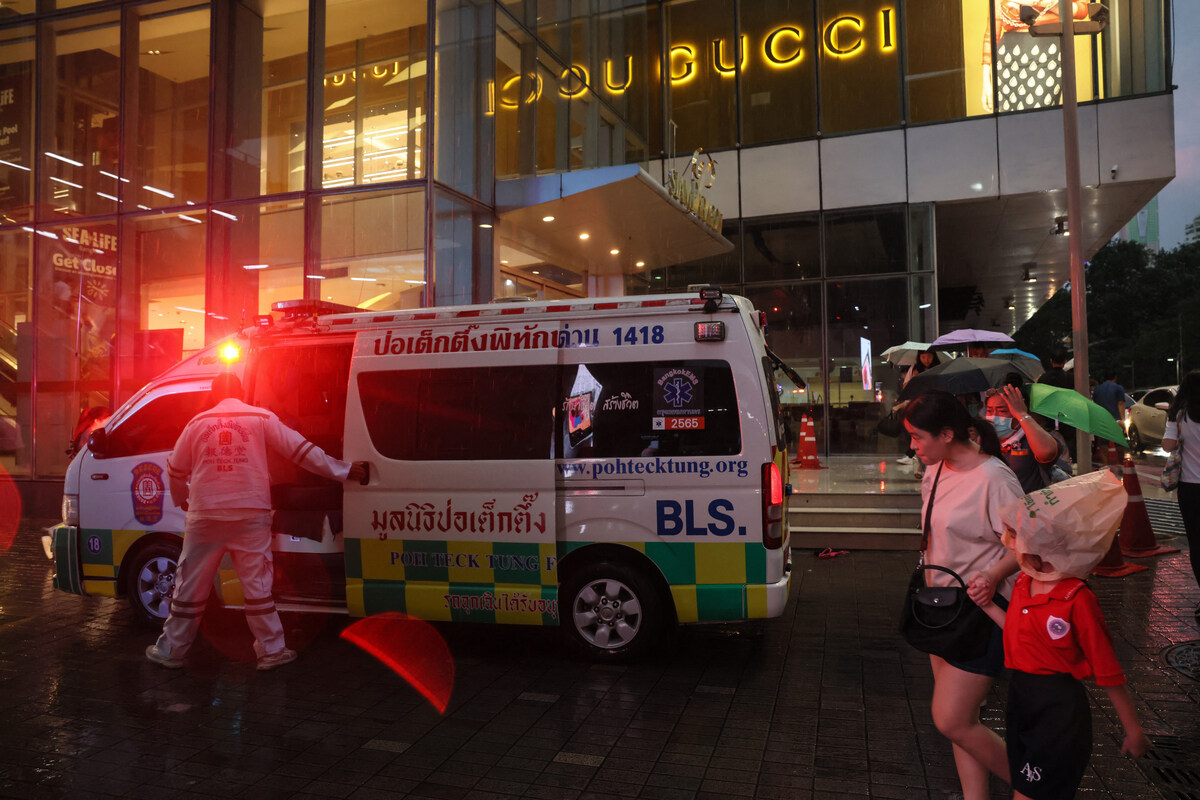 Un adolescent arrêté après une fusillade dans un centre commercial à Bangkok