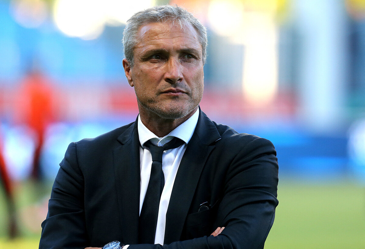Foot: Accusé de propos racistes, l'ex- international français Bernard Casoni s'excuse