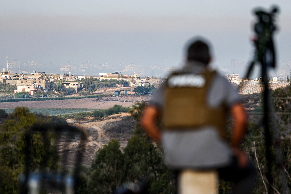 Couvrir la guerre Israël-Hamas, défi inédit et terrain piégé pour les médias