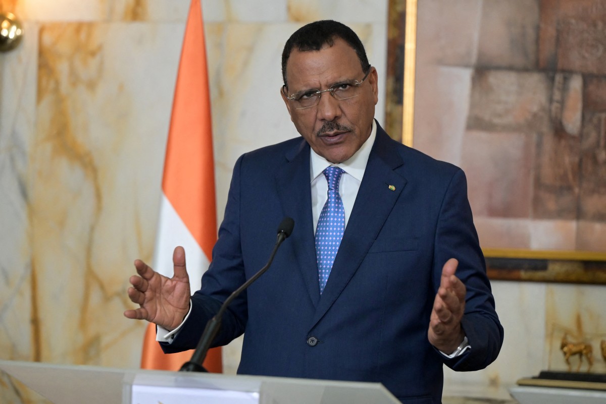 Niger: le président renversé Mohamed Bazoum est avec sa famille et se porte bien