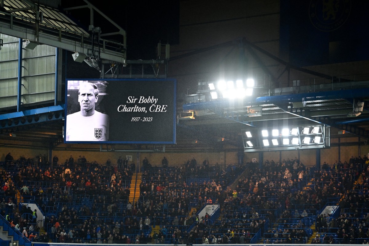 L'Angleterre perd son héros Bobby Charlton, le foot un éternel gentleman