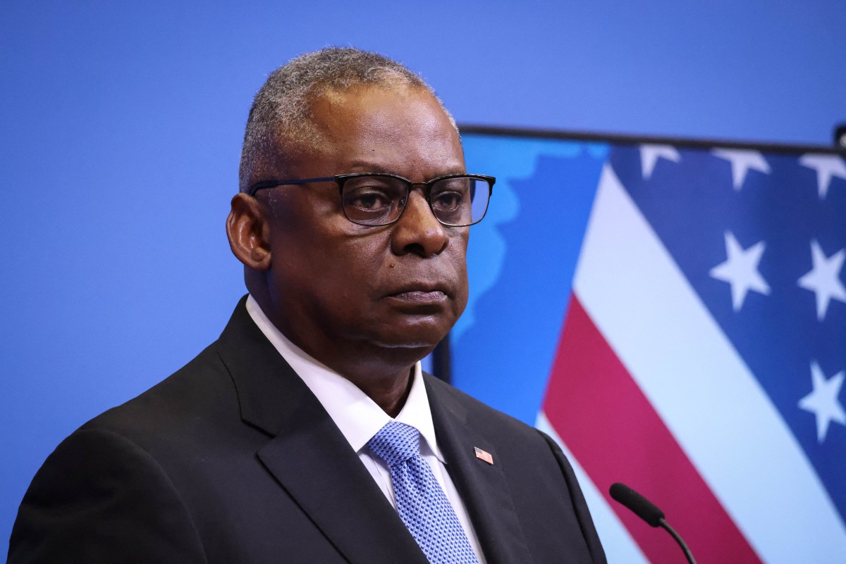 Le secrétaire américain à la Défense, Lloyd Austin, donne une conférence de presse lors de la session du Conseil des ministres de la Défense de l'OTAN au siège de l'OTAN à Bruxelles, le 12 octobre 2023. (Photo par Simon Wohlfahrt AFP)