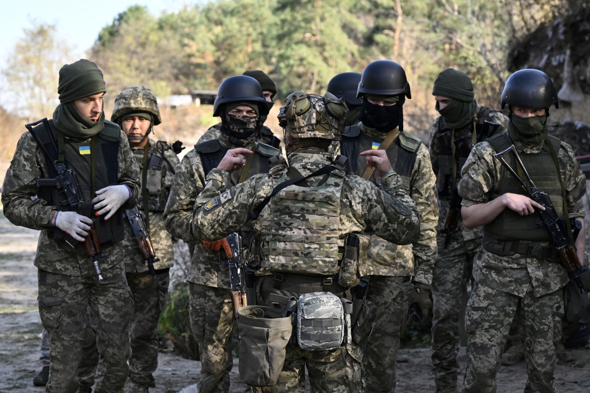 L'armée russe a recruté 385000 soldats en 2023, va continuer d'enroler en 2024