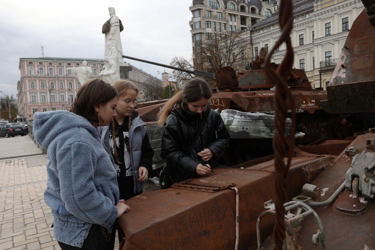 L'Ukraine ordonne l'évacuation d'enfants face à l'offensive russe à Koupiansk
