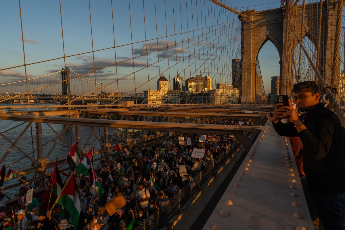 A New York, des milliers de manifestants pro-palestiniens déferlent sur Brooklyn