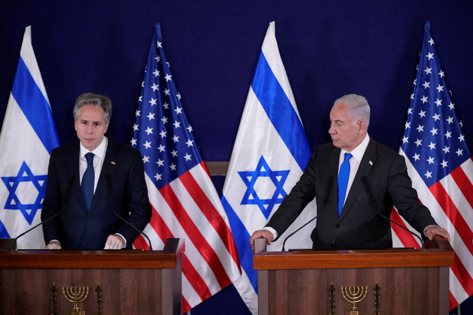 Le secrétaire d'État américain Antony Blinken et le Premier ministre israélien Benjamin Netanyahu s'adressent aux médias à l'intérieur de la Kirya, qui abrite le ministère israélien de la Défense, après leur rencontre à Tel Aviv, Israël. (Reuters)