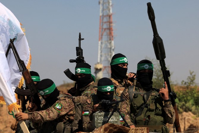 Le Premier ministre britannique pousse la BBC à qualifier le Hamas de terroriste, suscitant un débat éditorial