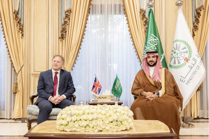 Rencontre entre les ministres de la Défense saoudien et britannique