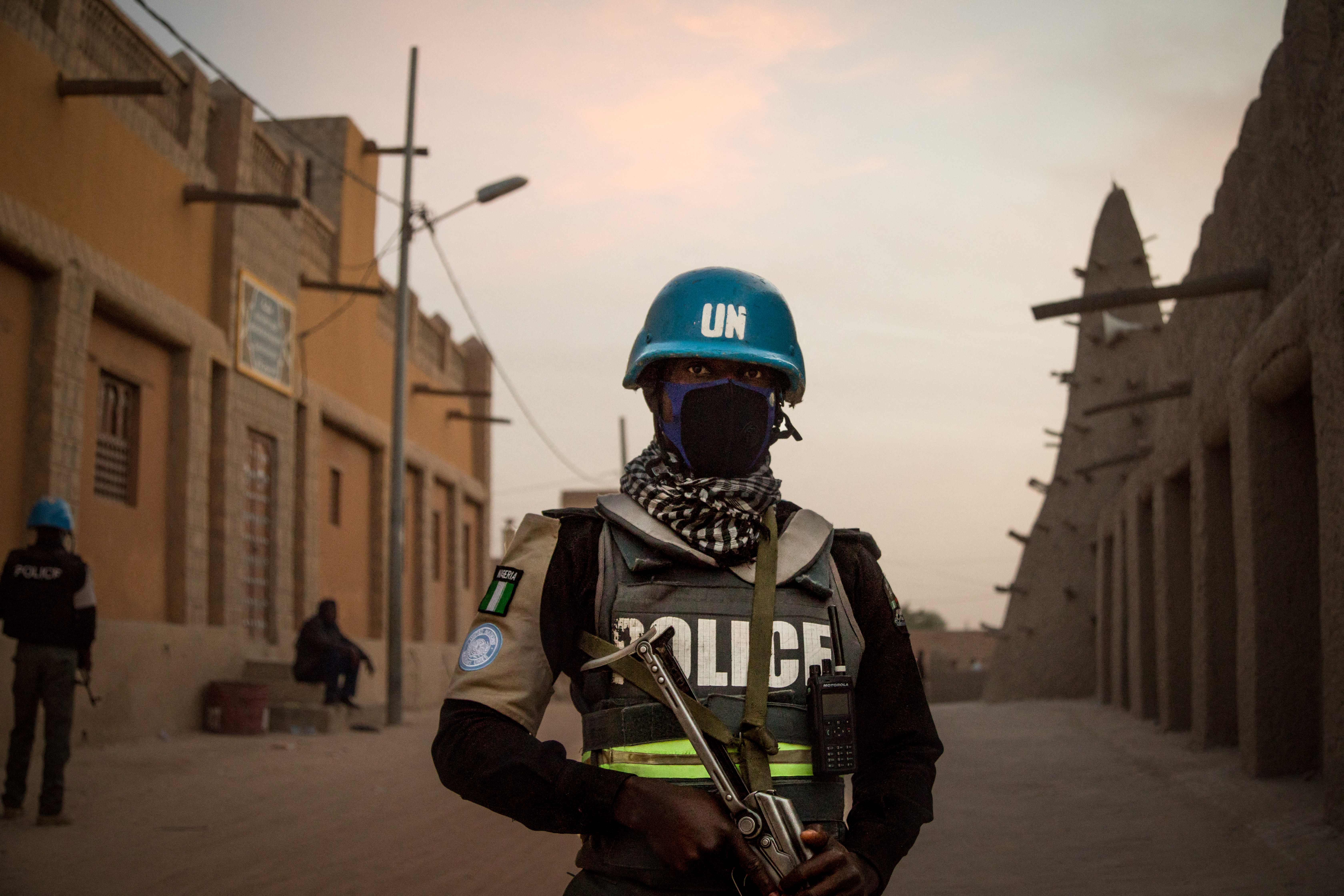 Mali: la mission de l'ONU quitte son camp, où les rebelles devancent l'armée