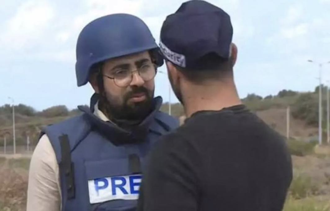Un policier israélien menace un journaliste d’Al-Araby en direct