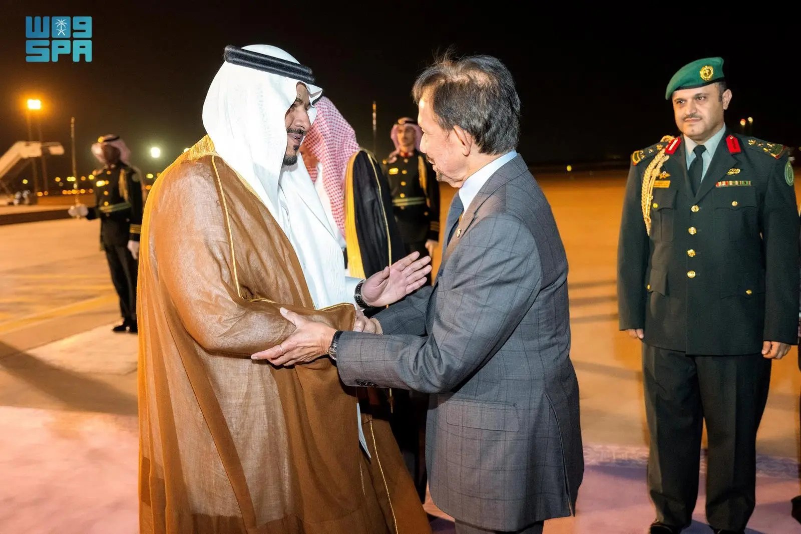le sultan de Brunei Hassanal Bolkiah est également arrivé à Riyad