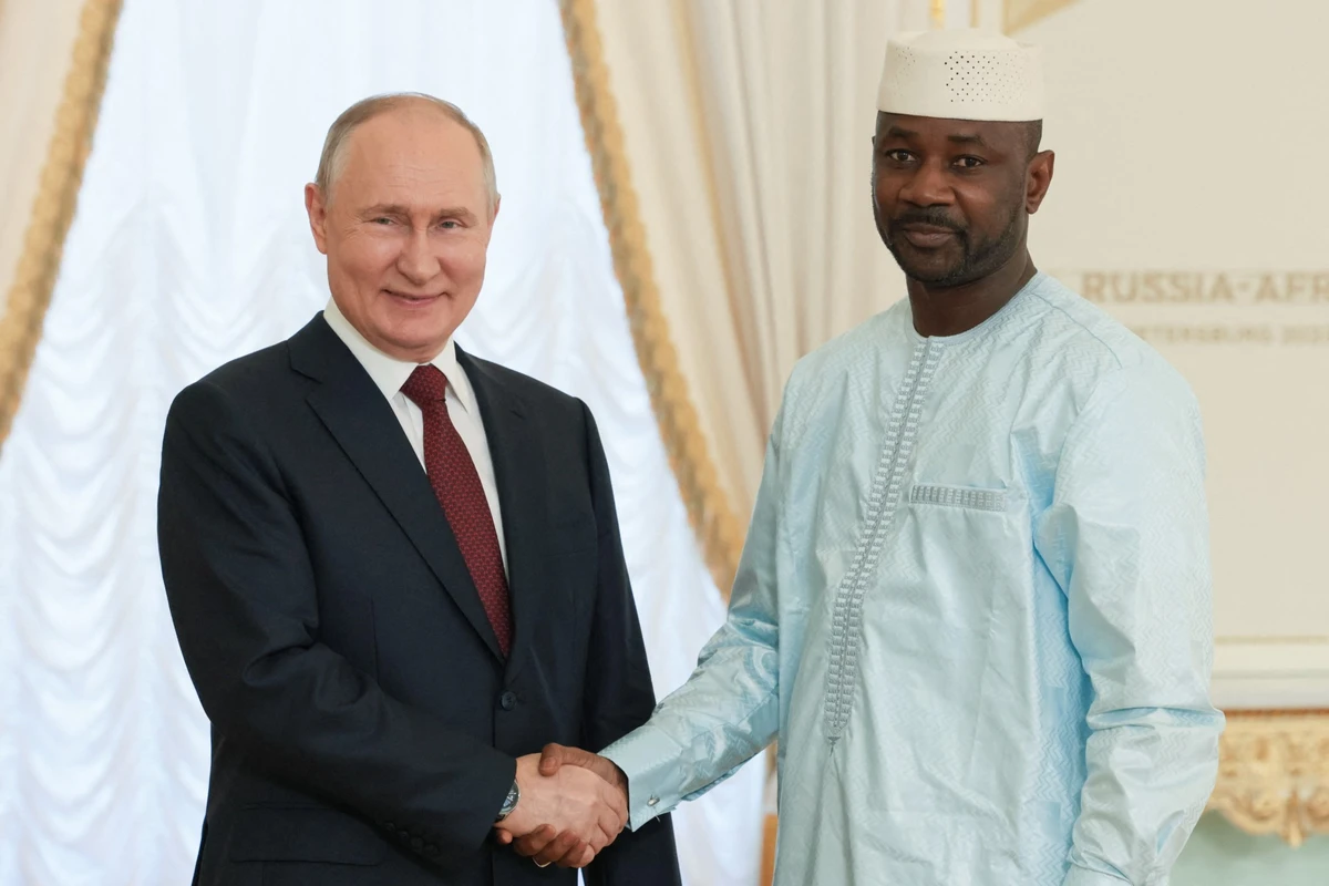 Poutine et le chef de la junte malienne veulent coopérer davantage sur la sécurité, selon le Kremlin