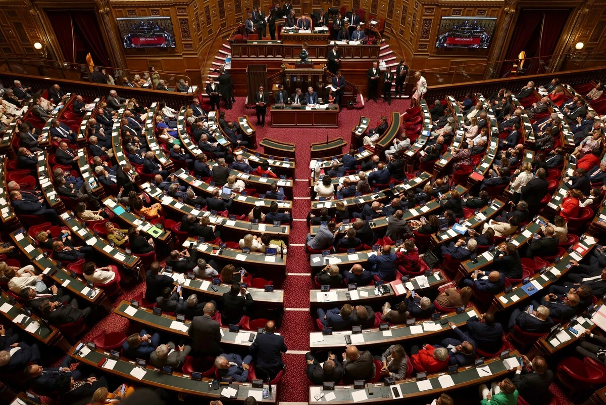 Sénat: L'hémicycle penche toujours à droite, mais un peu moins