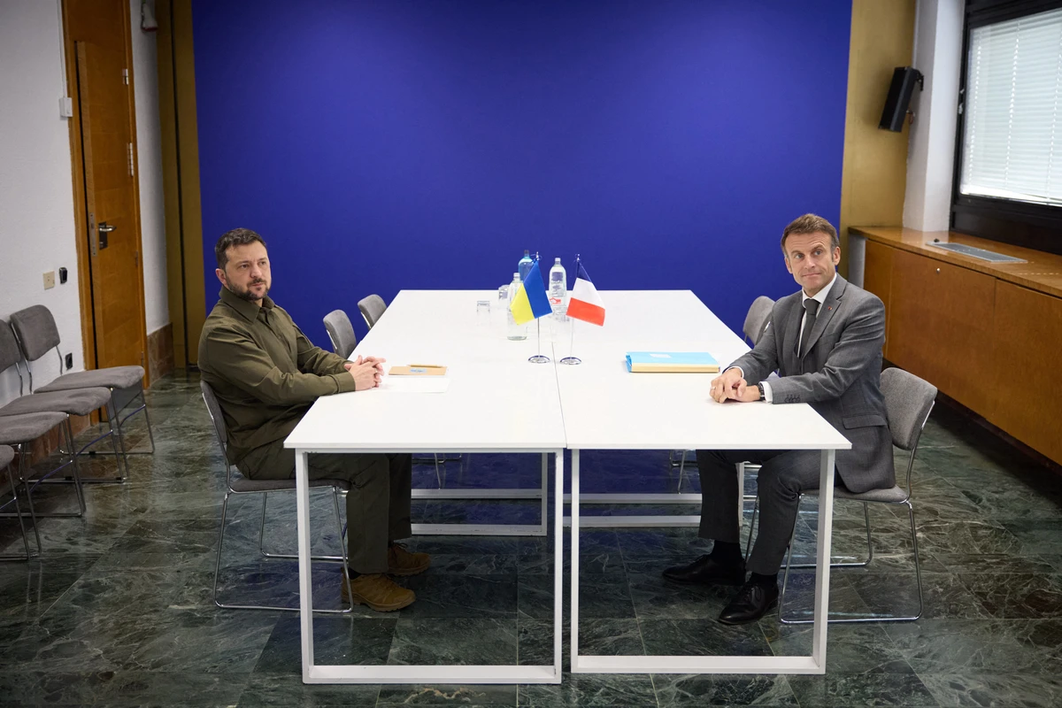 Zelensky dit avoir évoqué avec Macron le «renforcement» de la défense de l'Ukraine