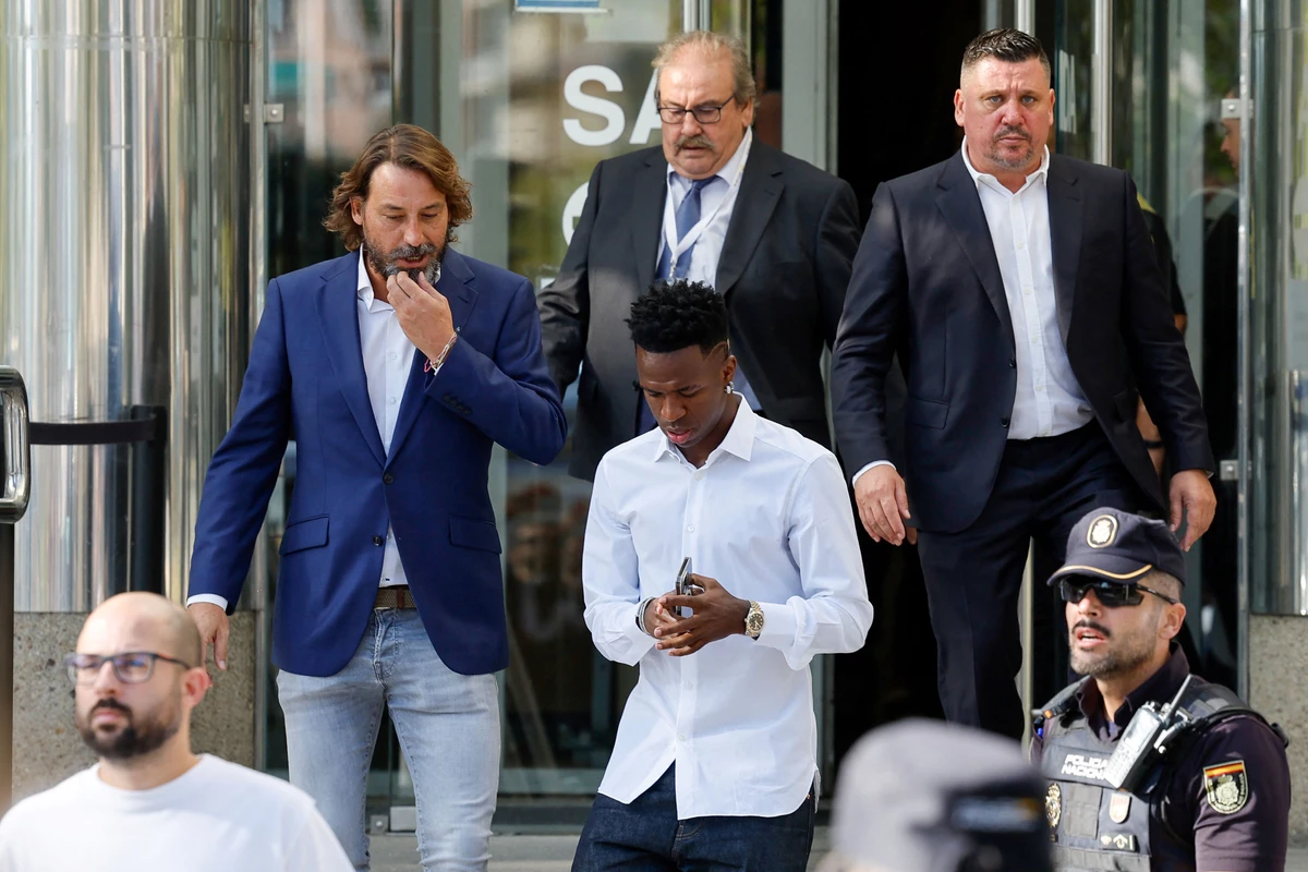 Insultes racistes contre Vinicius: la star du Real Madrid entendue par une juge