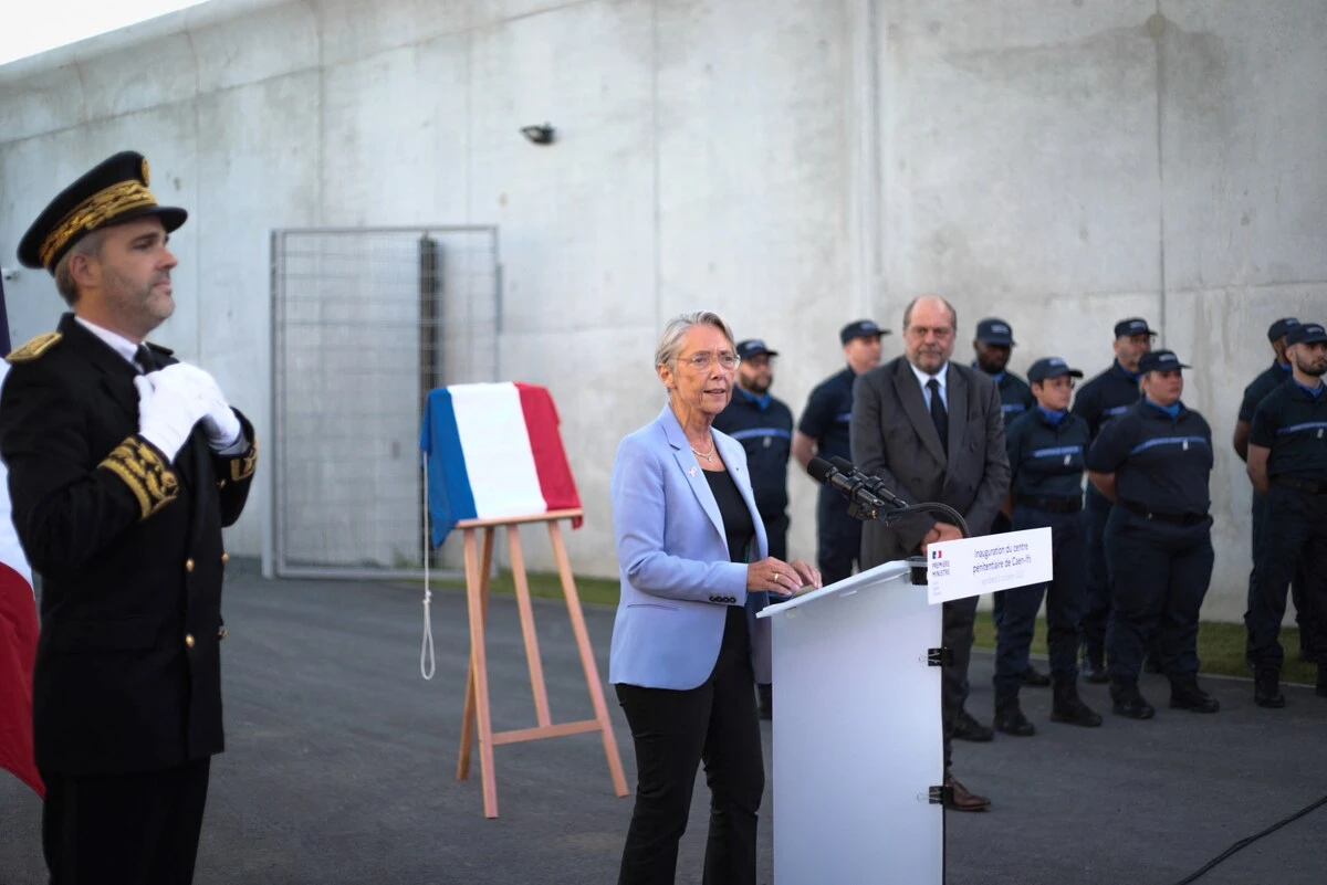 «Il n'y a pas de justice crédible sans prison», affirme Borne