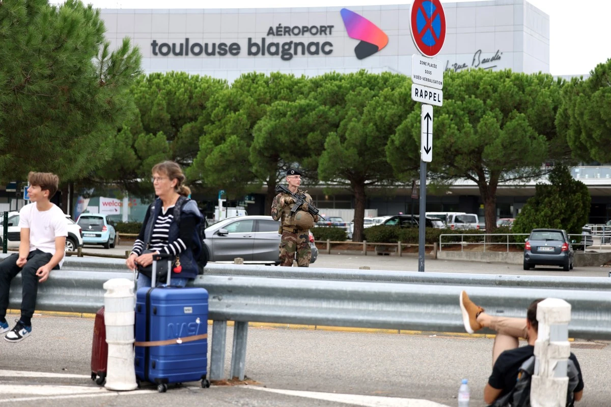 Aéroports: 100 alertes à la bombe depuis le 18 octobre