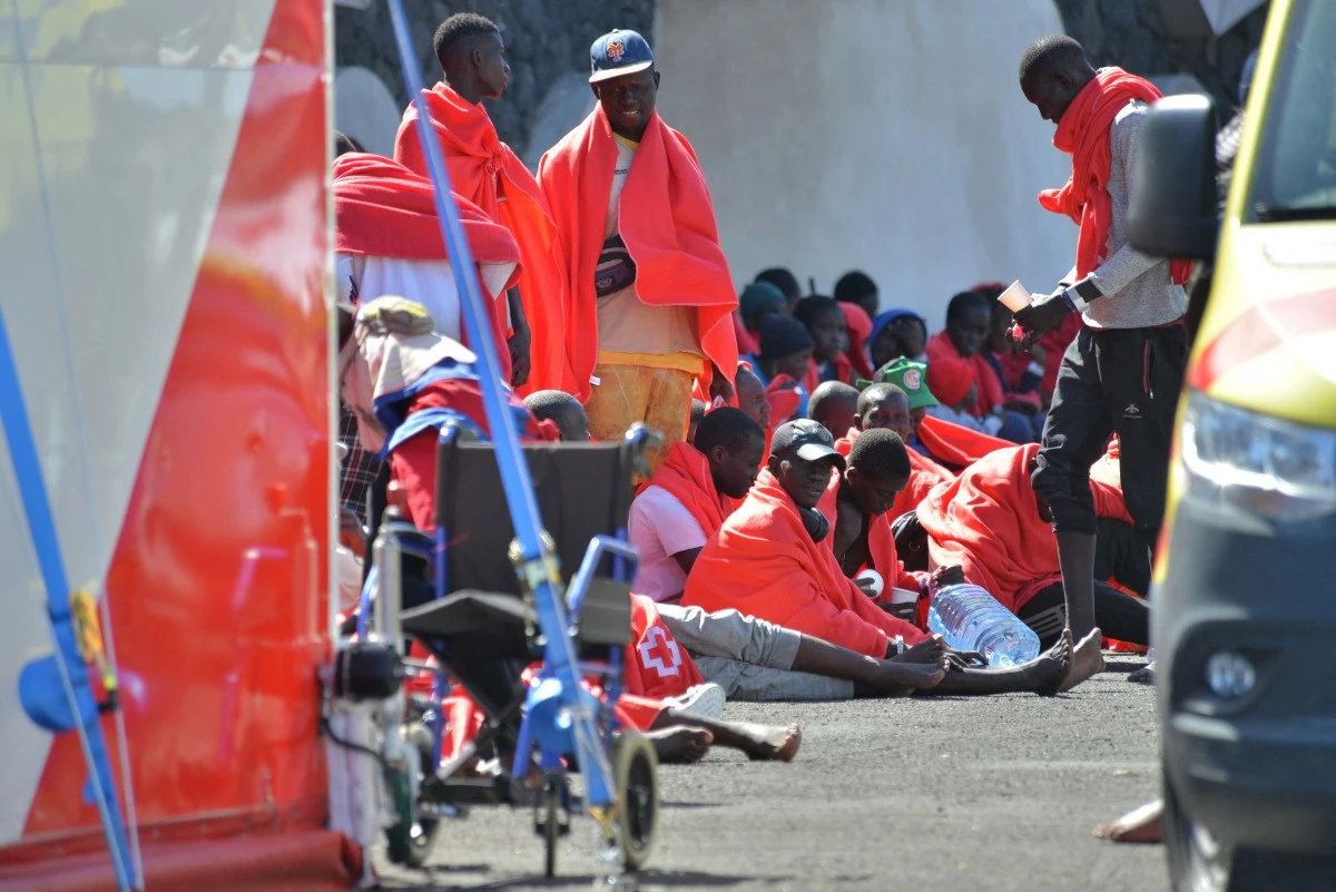 Près de 1500 migrants africains arrivés aux Canaries pendant le week-end