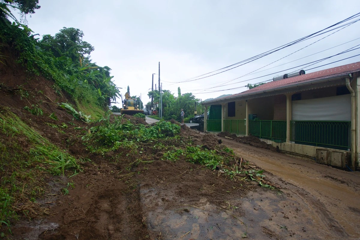 Après l'ouragan Tammy, la Guadeloupe sous la pluie et les inondations