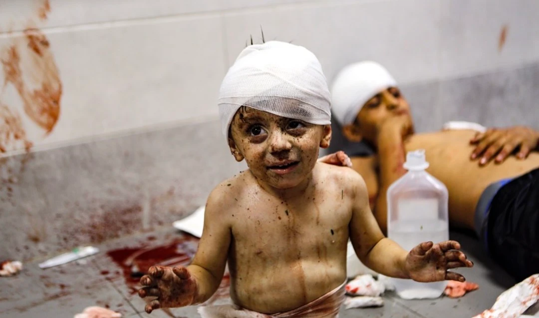 Une frappe israélienne sur un hôpital de Gaza fait environ 500 morts, selon les autorités