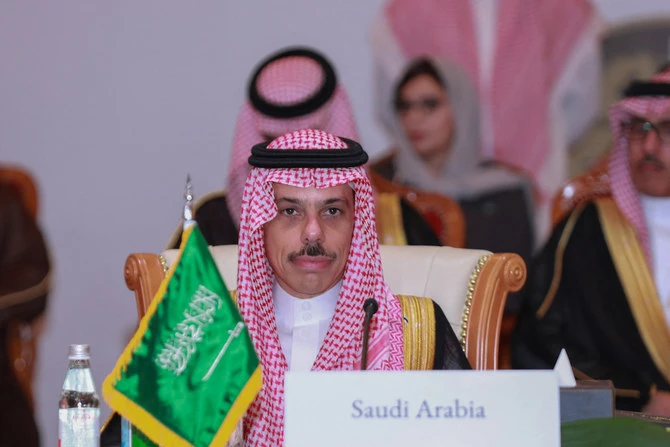 Le ministre saoudien des Affaires étrangères discute de la crise de Gaza avec son homologue syrien