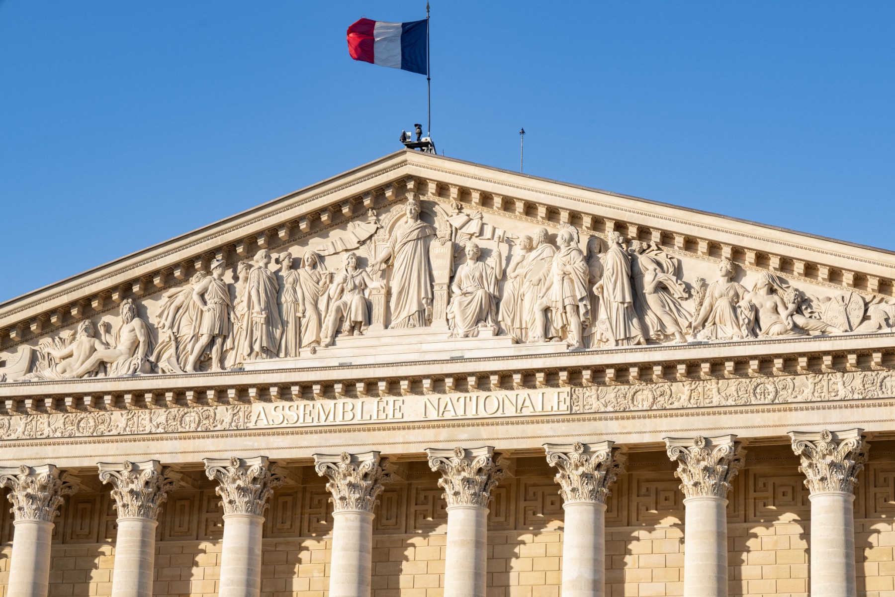 Programmation budgétaire: un 49.3 sans Elisabeth Borne attendu à l'Assemblée