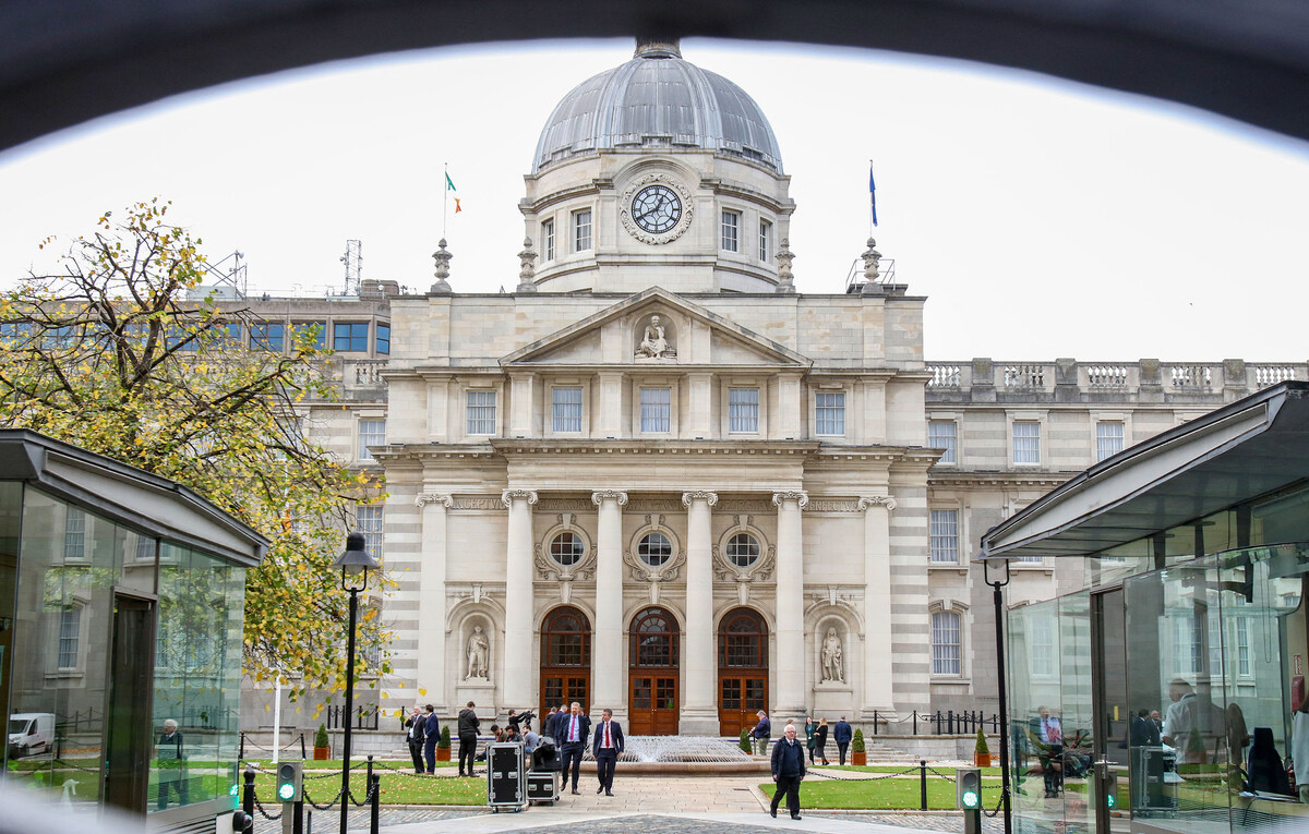 Borne en Irlande pour évoquer les grands dossiers de l'UE, à sept mois des élections