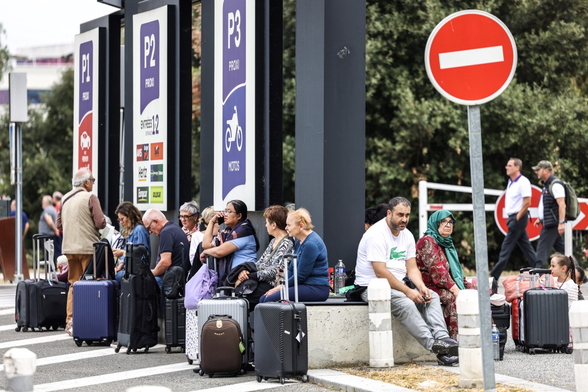 Grève de contrôleurs aériens: importants retards dans plusieurs aéroports français