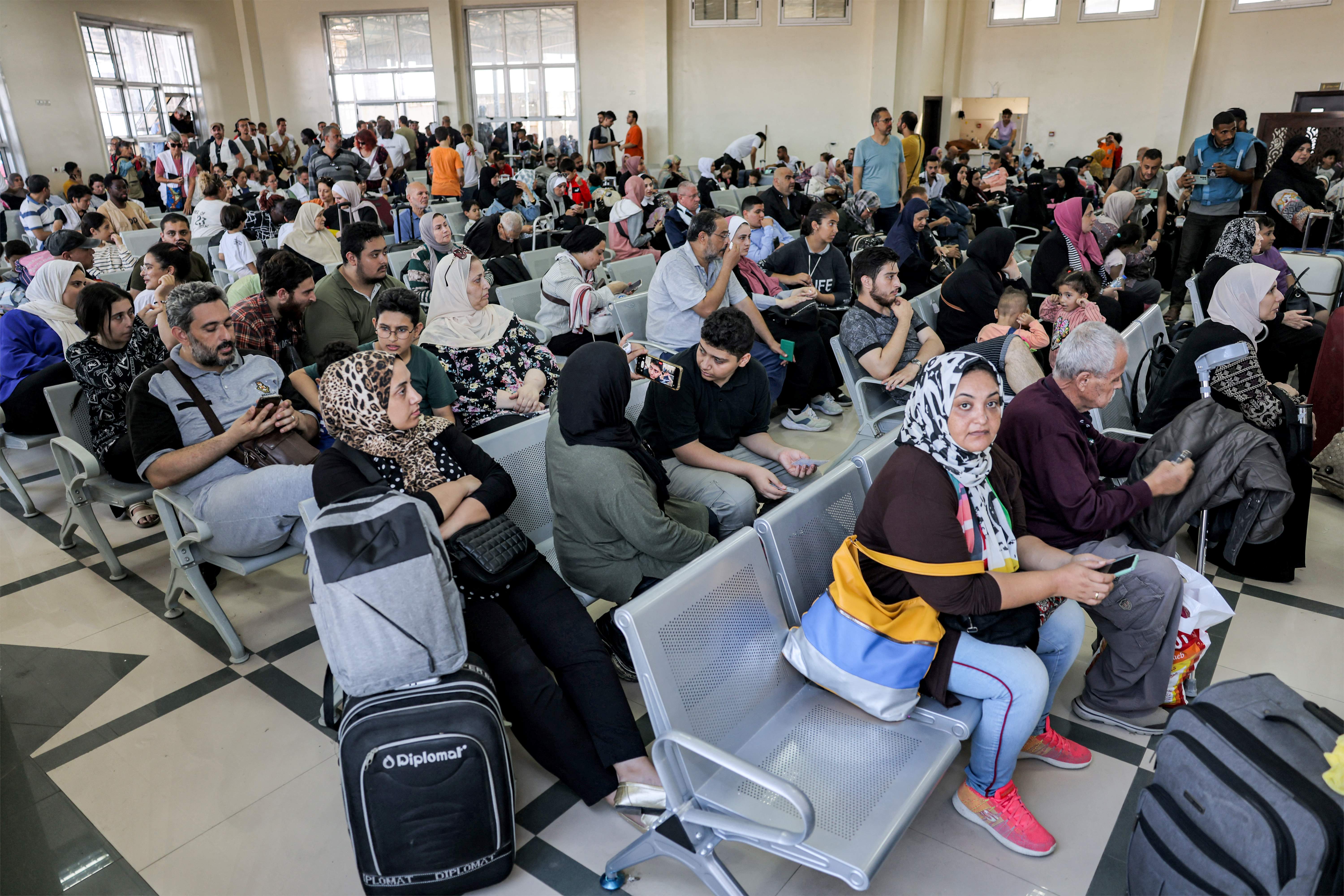 Cinq Français parmi les personnes évacuées de Gaza en Egypte mercredi