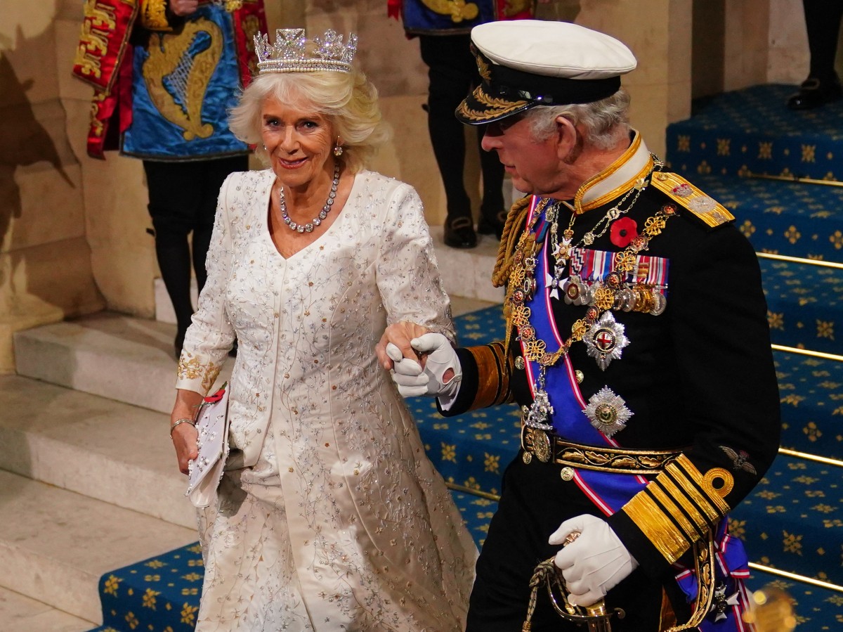 Charles III prononce son premier discours du trône, tourné vers les élections