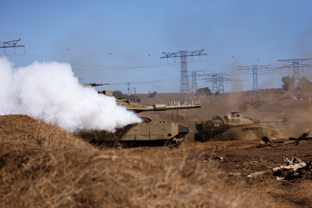 Des chars militaires israéliens prennent position lors d'un exercice sur le plateau du Golan annexé, le 9 novembre 2023, dans un contexte de tensions transfrontalières croissantes entre le Hezbollah et Israël. (Photo Jalaa Marey AFP)
