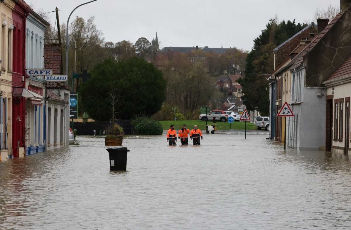 Inondations: le Pas-de-Calais toujours en alerte, Macron sur place mardi
