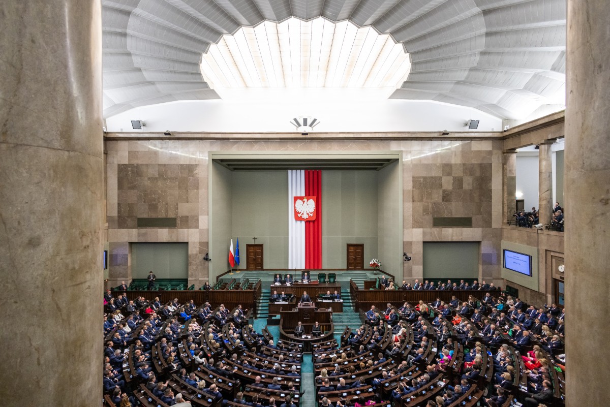 Pologne: Les forces pro-européennes marquent leur première victoire au Parlement