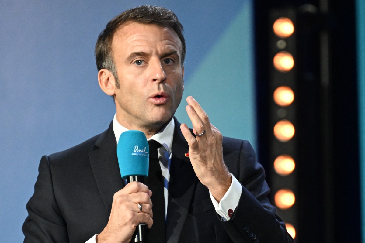 Macron retrouve les chefs de partis à Saint-Denis, la moitié de l'opposition absente