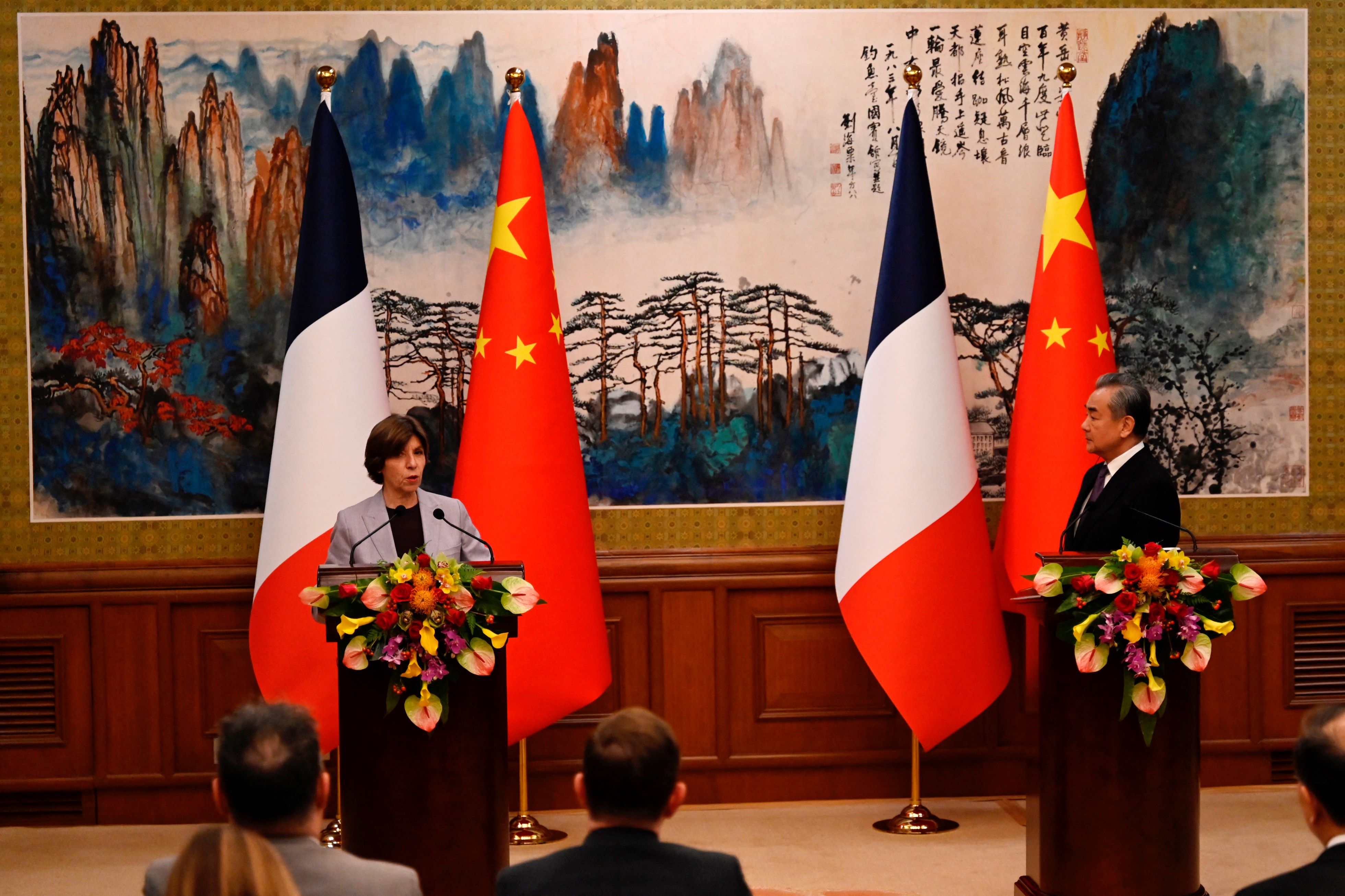 Colonna compte sur la vigilance de Pékin contre tout soutien à la Russie en Ukraine