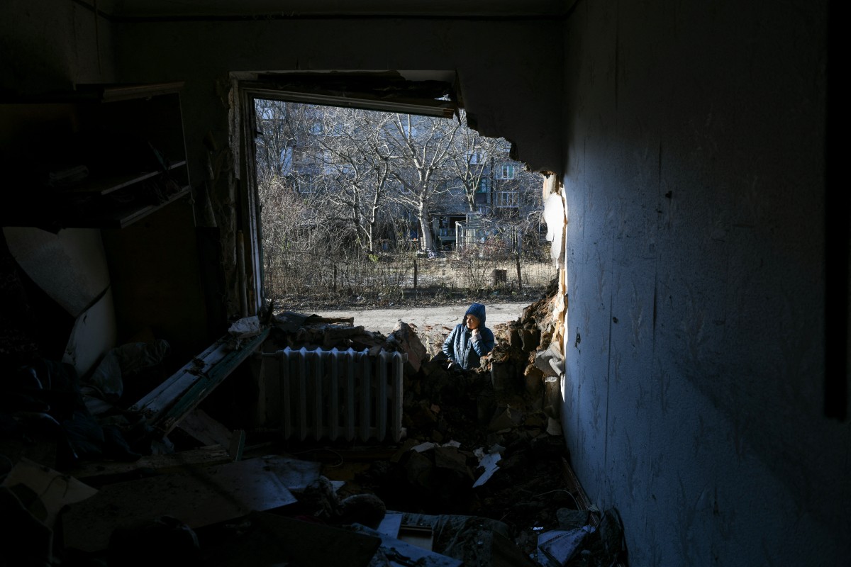 Ukraine: Zelensky sur le front est, six morts dans des frappes russes