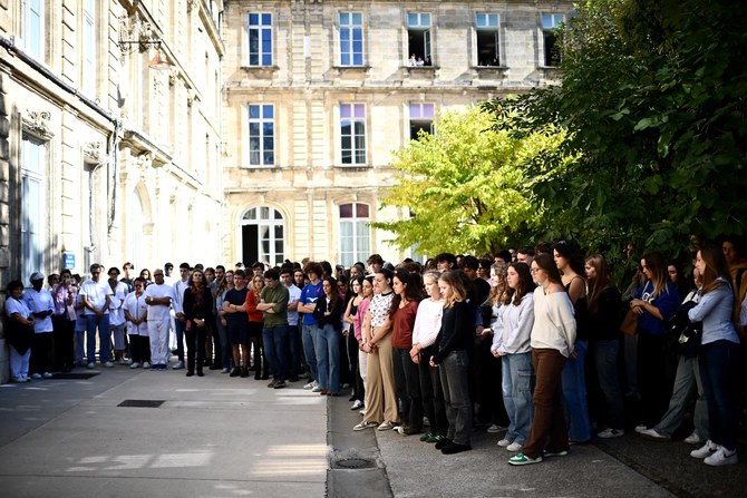La France va installer des boutons d’alarme dans les écoles à la suite du meurtre d’un enseignant