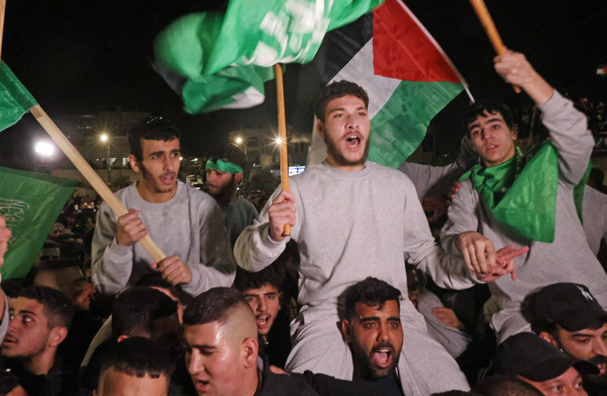 Autour des prisonniers palestiniens libérés, liesse et feux d'artifice