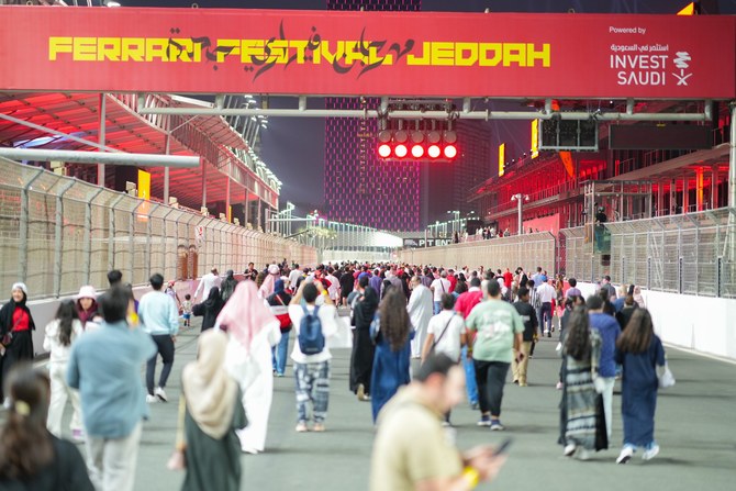 Des milliers de fans de Ferrari se retrouvent sur le circuit de Djeddah