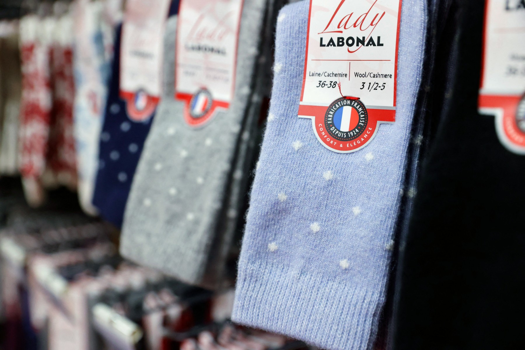 Au salon du «made in France», comment les producteurs textiles réduisent leurs prix